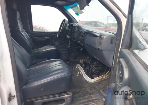 2000 Chevrolet Express z USA, uszkodzony, nr VIN 1GCFG25W6Y1261816